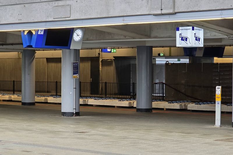 Werkzaamheden aan verbreding perron Utrecht Centraal